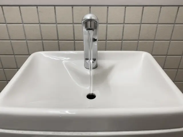 タンク内の水漏れ修理