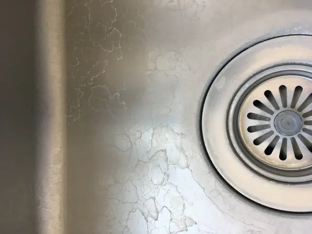 油汚れで詰まった排水管