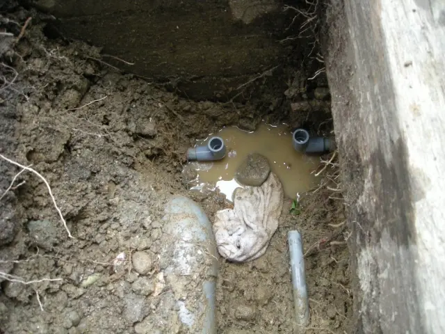 地中漏水の修理